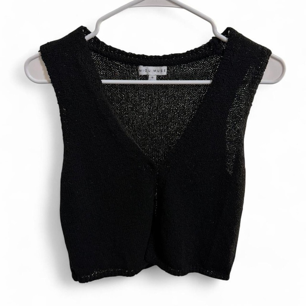 Elegant Black Sleeveless Vest